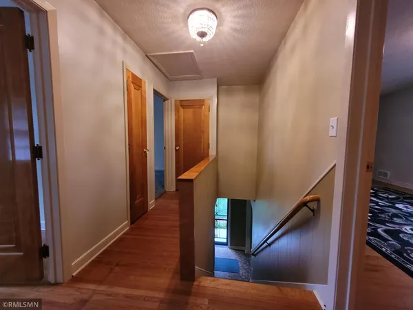 $260,000 | 905 Carver Street North, Winthrop, MN 55396
