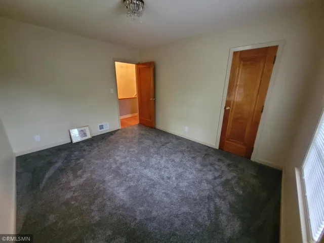 $260,000 | 905 Carver Street North, Winthrop, MN 55396