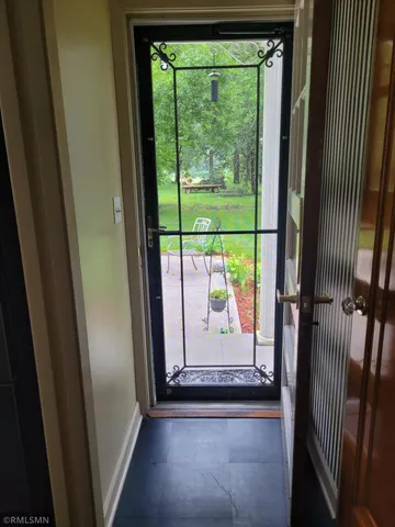 $260,000 | 905 Carver Street North, Winthrop, MN 55396