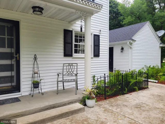 $260,000 | 905 Carver Street North, Winthrop, MN 55396