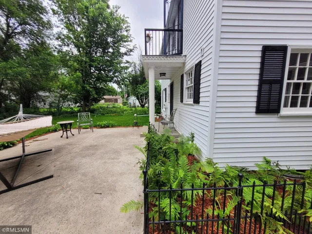 $260,000 | 905 Carver Street North, Winthrop, MN 55396