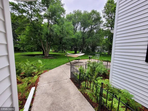 $260,000 | 905 Carver Street North, Winthrop, MN 55396