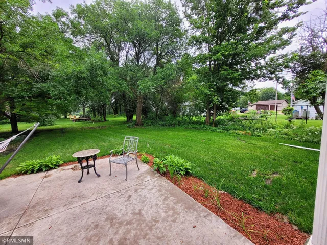 $260,000 | 905 Carver Street North, Winthrop, MN 55396