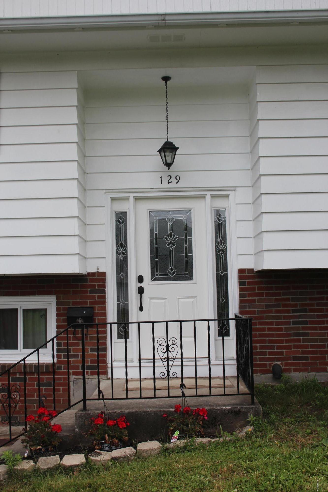 129 Kittredge Road Pittsfield, MA 01201 - Photo 2 of 27 Front Door Invite