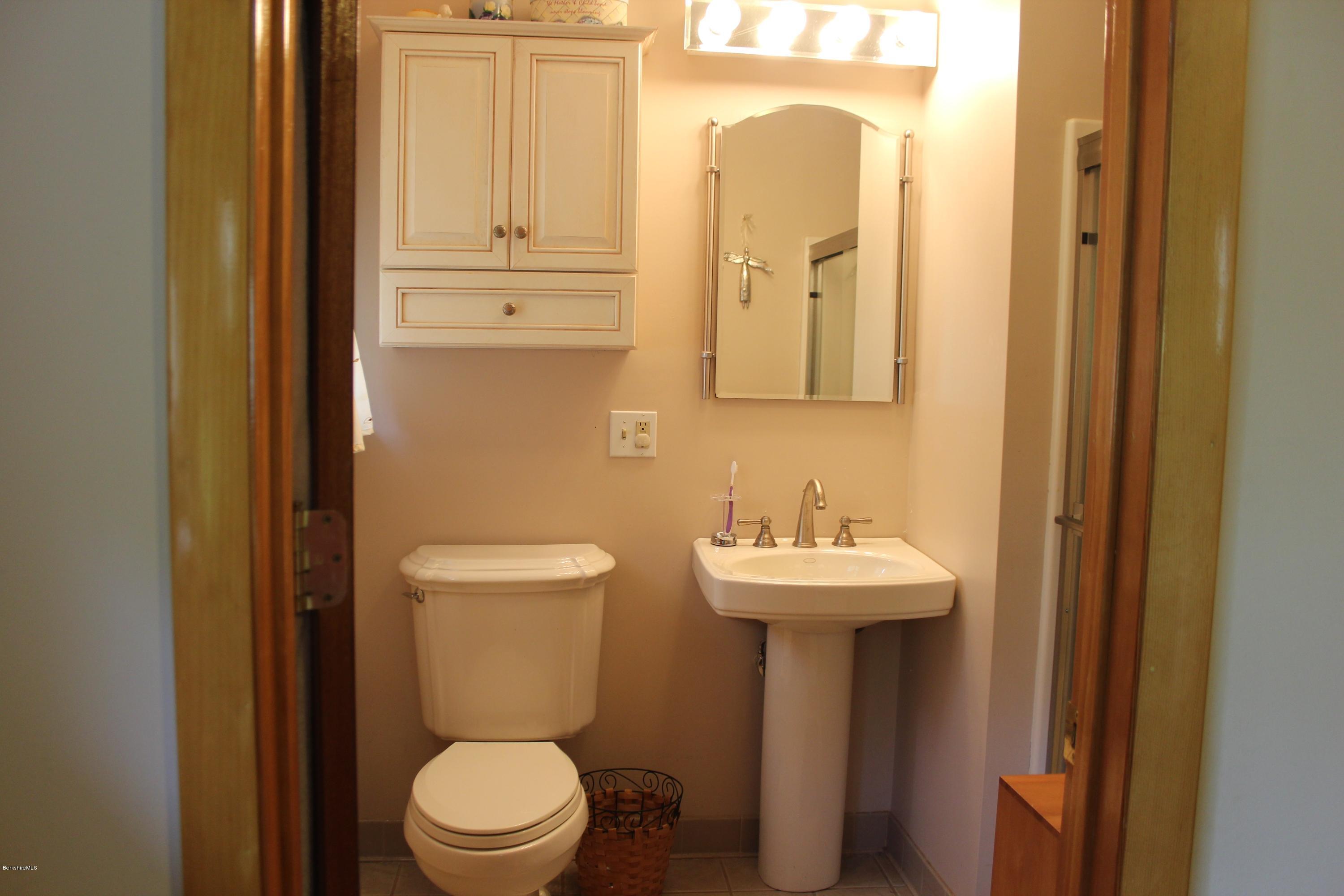 129 Kittredge Road Pittsfield, MA 01201 - Photo 14 of 27 Master Bath