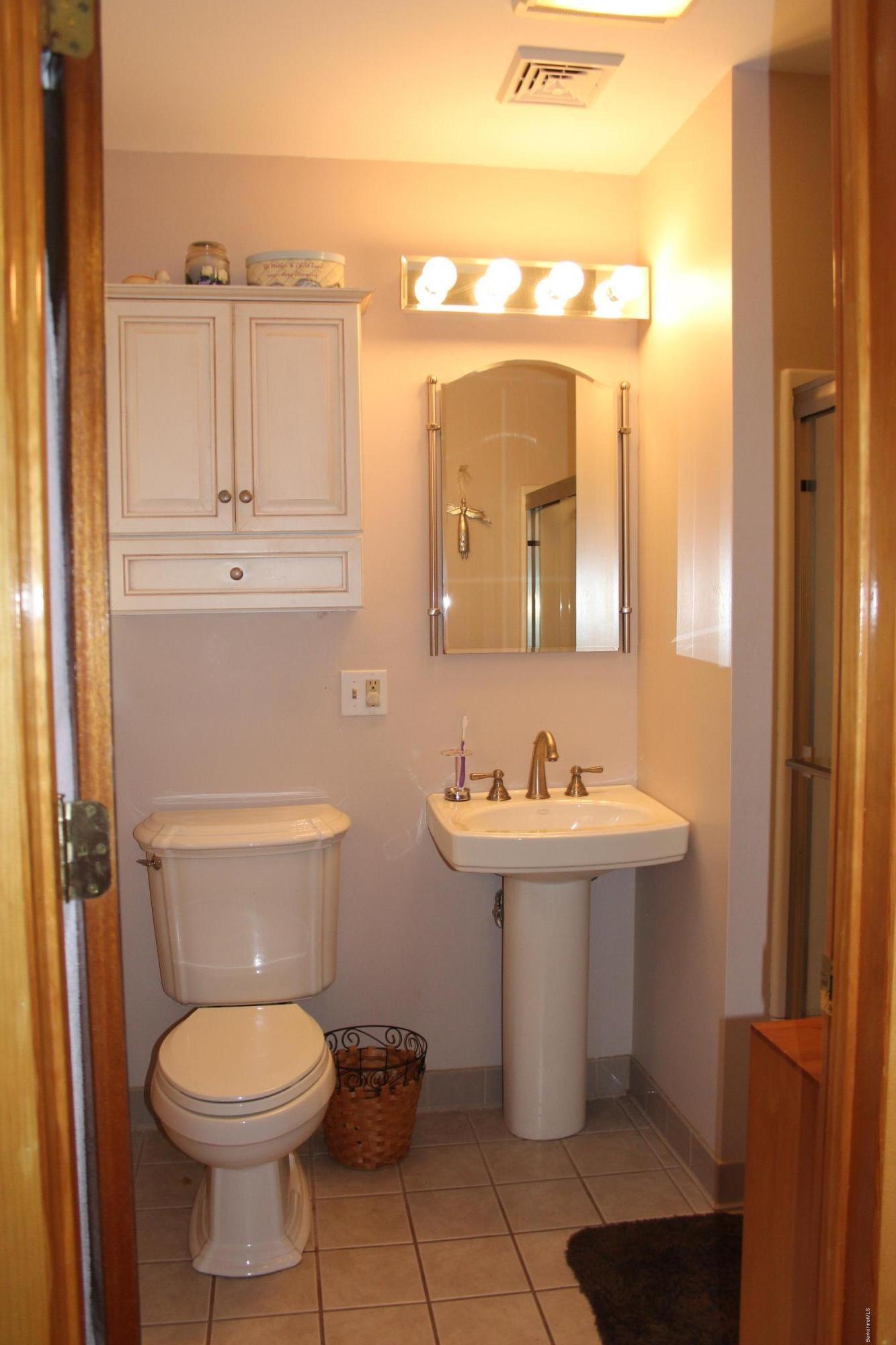 129 Kittredge Road Pittsfield, MA 01201 - Photo 15 of 27 Master Bath