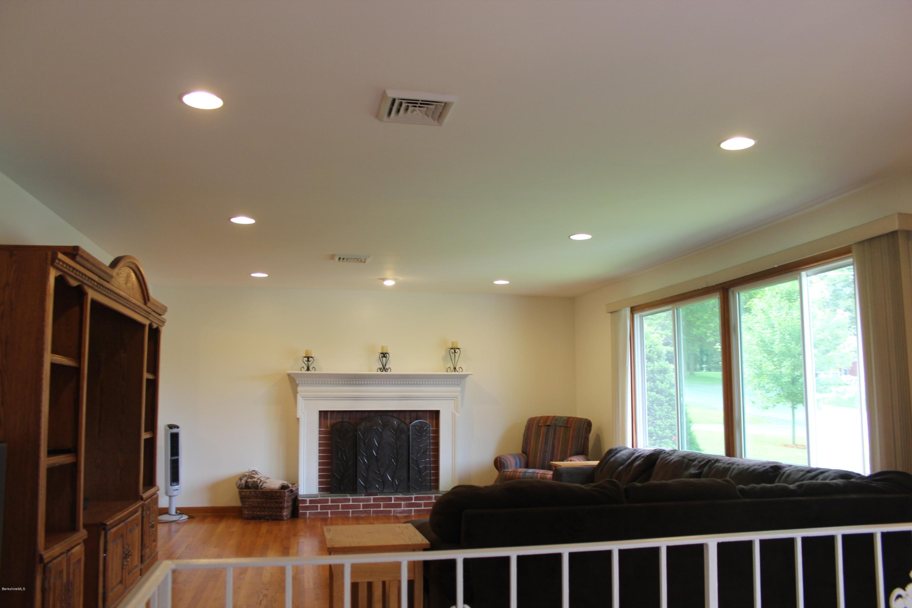 129 Kittredge Road Pittsfield, MA 01201 - Photo 5 of 27 Living Room