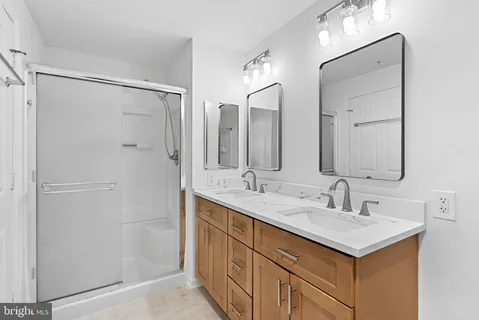 $515,000 | 19375 Cypress Ridge Terrace, Unit 901, Leesburg, VA 20176