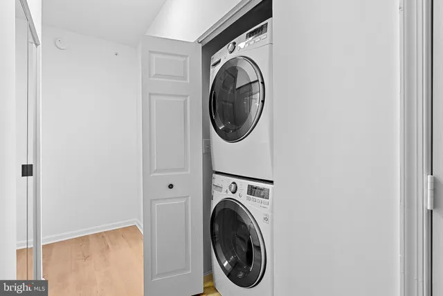 $515,000 | 19375 Cypress Ridge Terrace, Unit 901, Leesburg, VA 20176