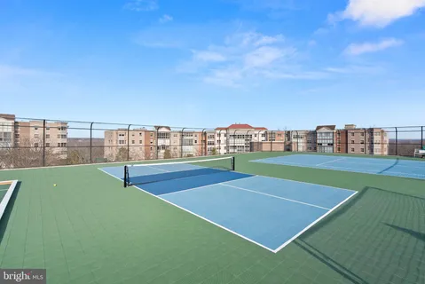 $515,000 | 19375 Cypress Ridge Terrace, Unit 901, Leesburg, VA 20176