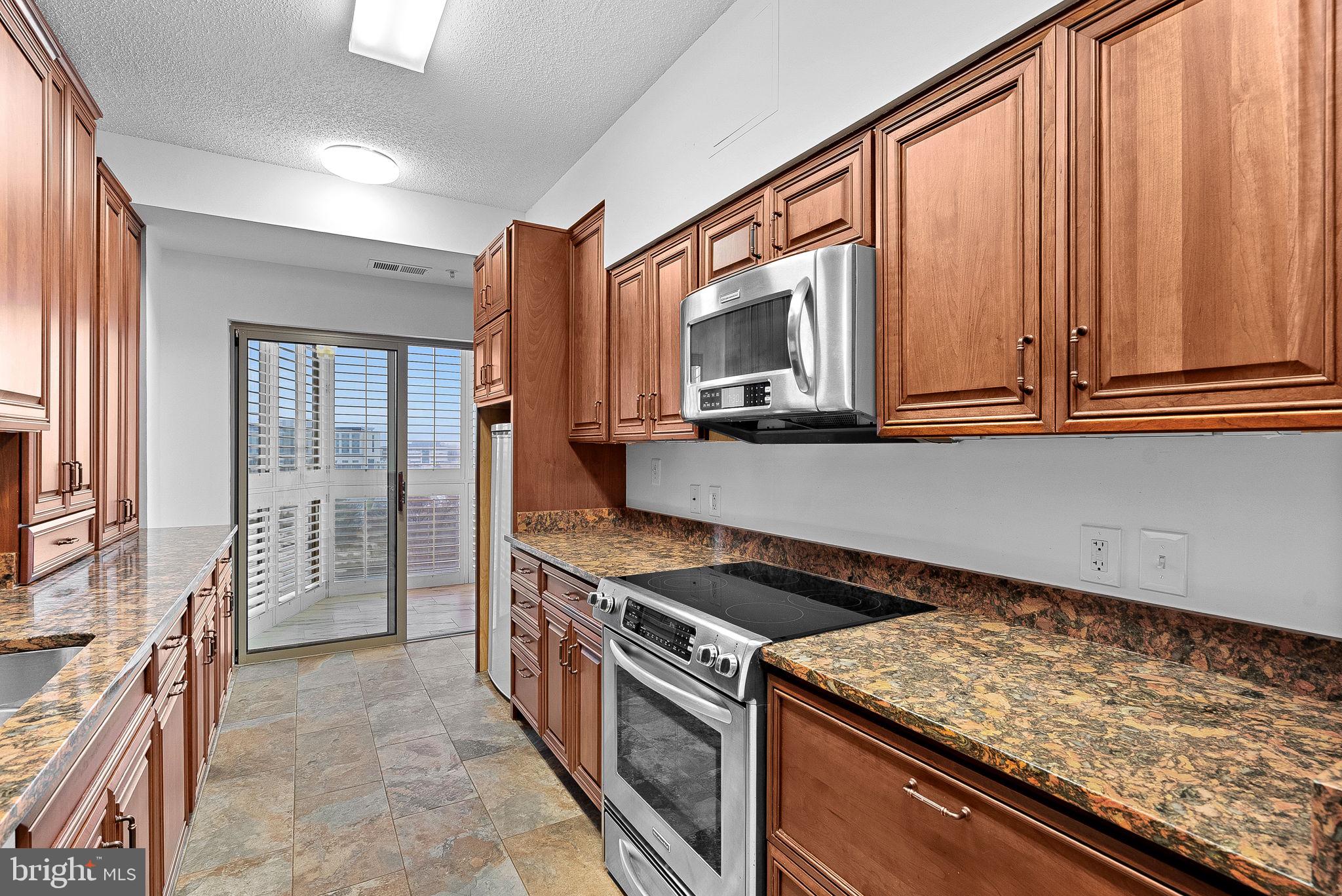 19375 Cypress Ridge Terrace, Unit 901 Leesburg, VA 20176 - Photo 6 of 68