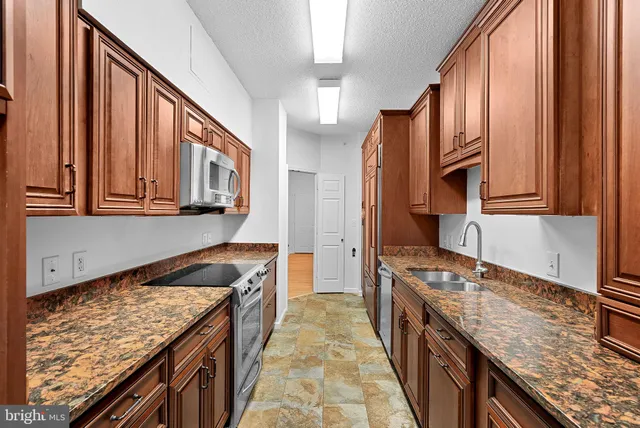 $515,000 | 19375 Cypress Ridge Terrace, Unit 901, Leesburg, VA 20176