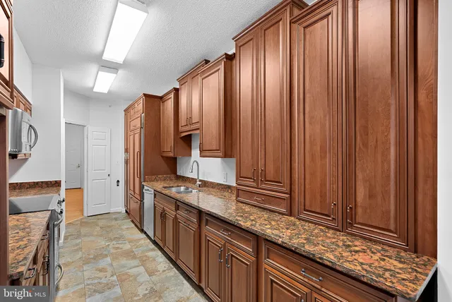 $515,000 | 19375 Cypress Ridge Terrace, Unit 901, Leesburg, VA 20176