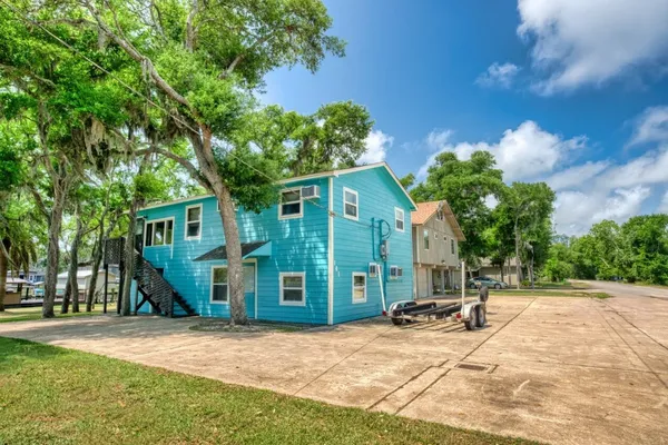 a view of a house with yard and tree s