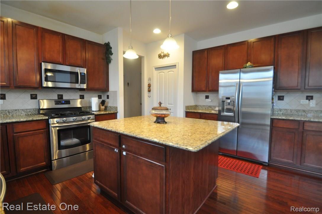3615 Connors Drive Rochester, MI 48307 - Photo 9 of 45 9.JPG