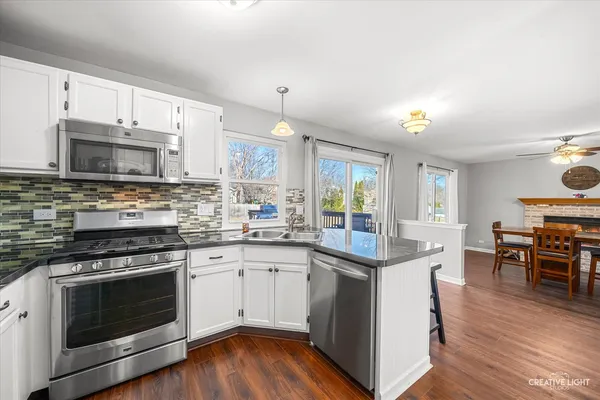 $412,000 | 102 Chelsea Avenue, Sugar Grove, IL 60554