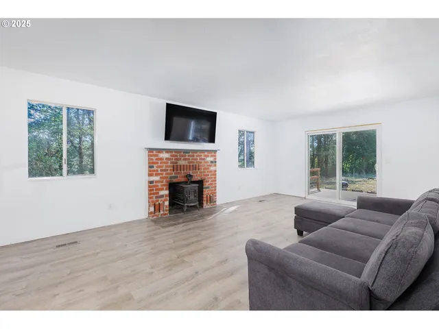 $549,900 | 24358 Queen Anne Drive, Philomath, OR 97370