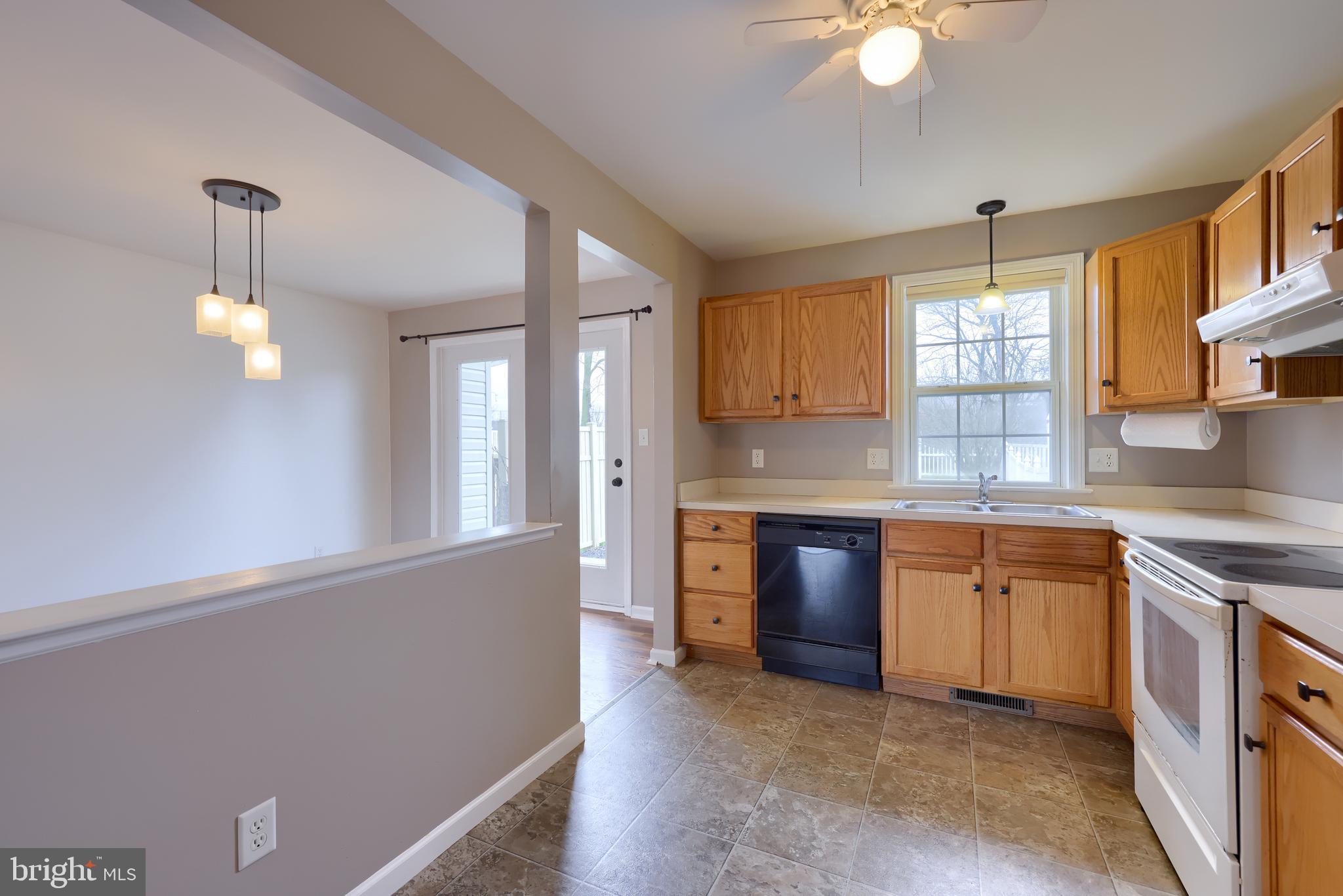 194 Riders Way Lebanon, PA 17042 - Photo 11 of 26 Kitchen