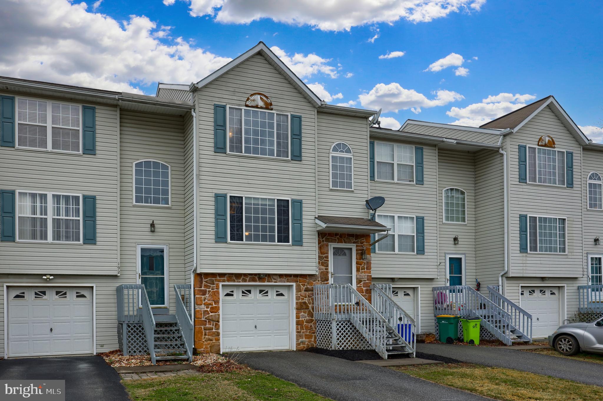 194 Riders Way Lebanon, PA 17042 - Photo 2 of 26 Front