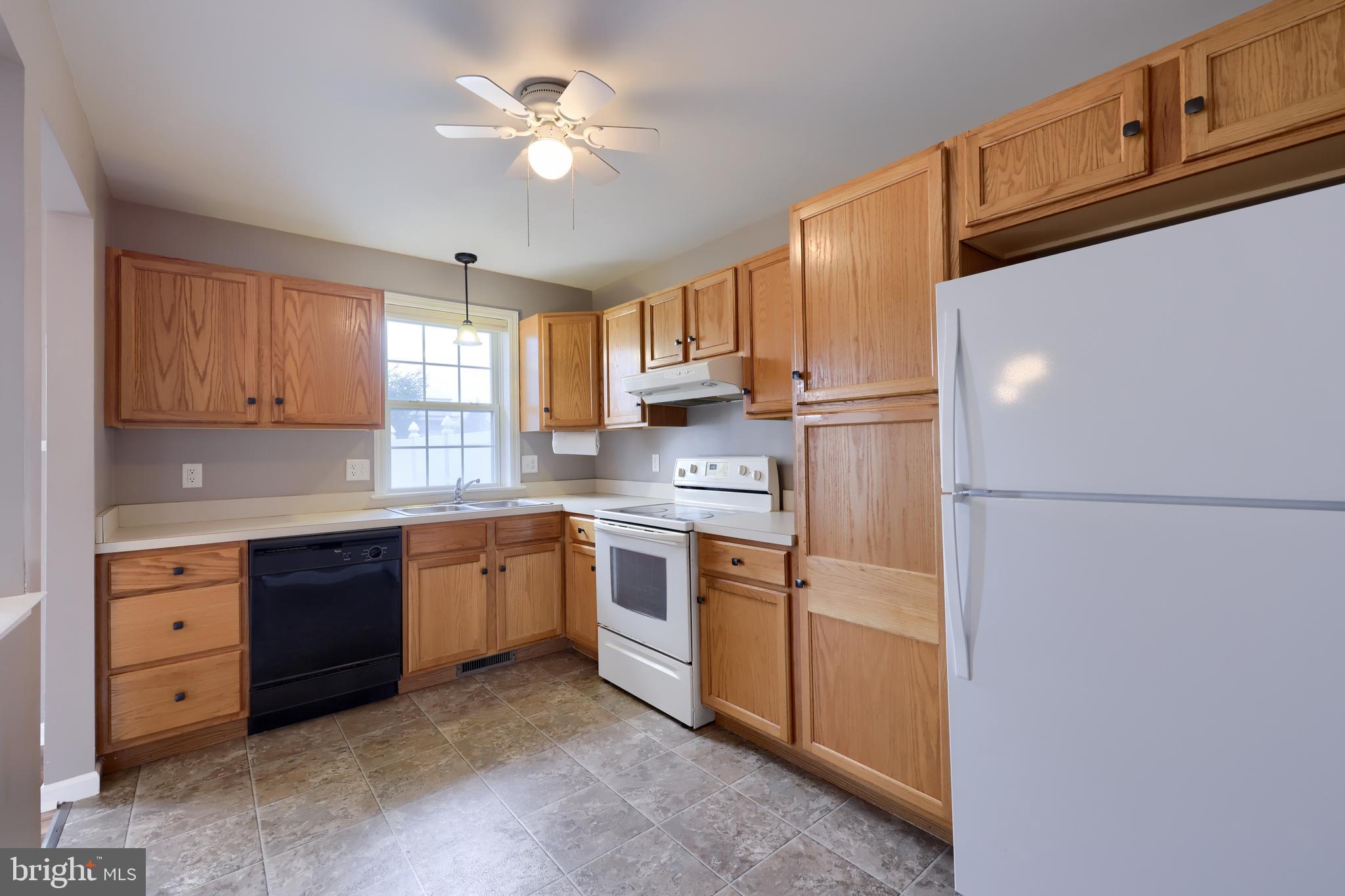 194 Riders Way Lebanon, PA 17042 - Photo 10 of 26 Kitchen