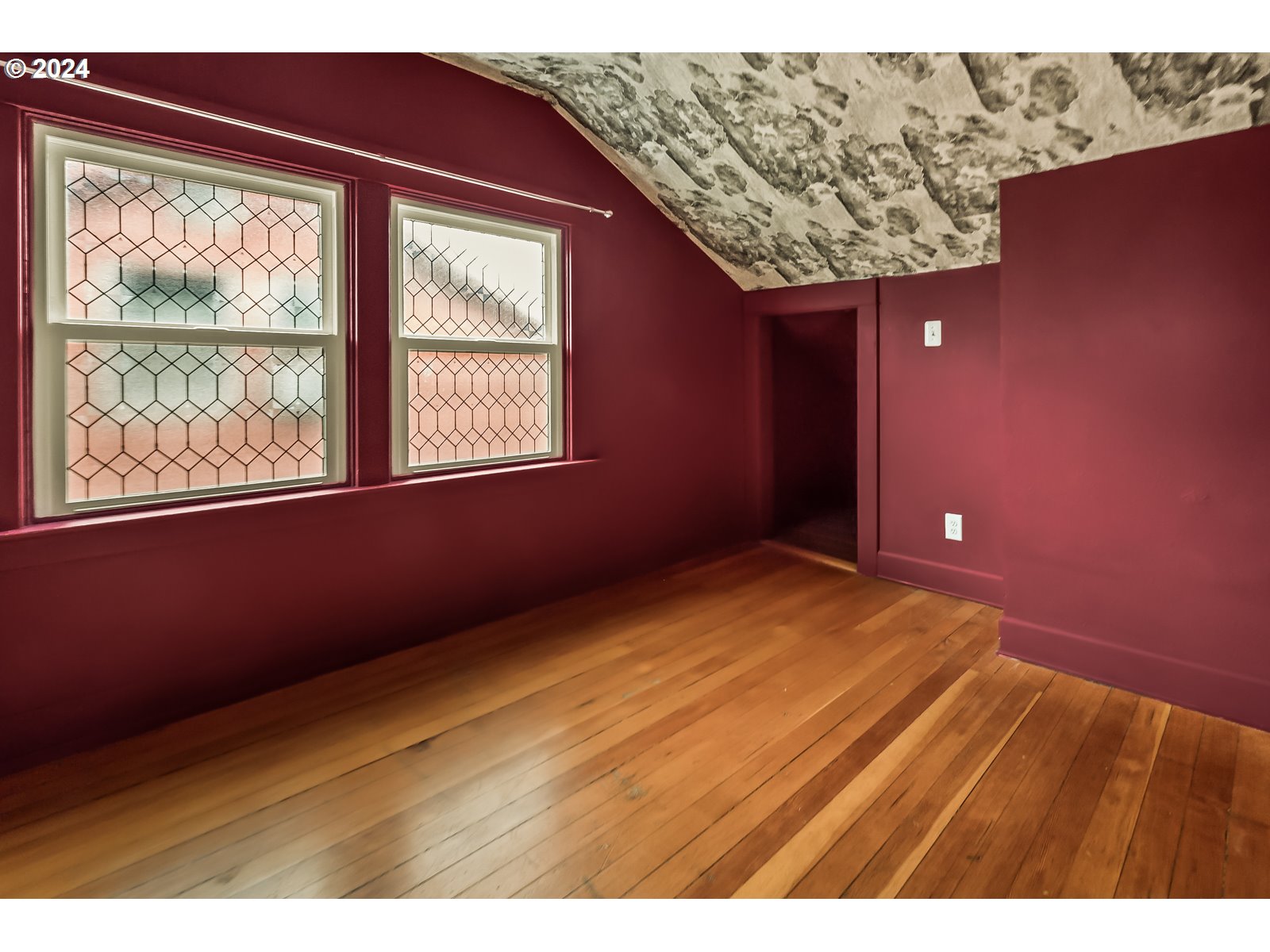 1518 North Webster Street Portland, OR 97217 - Photo 31 of 38 a view of an empty room with wooden floor and a window