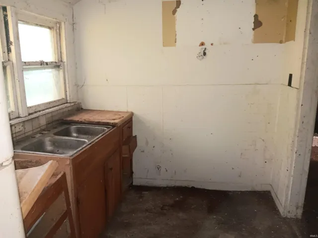 $59,000 | 407 North Ledgerwood Street, Carlisle, IN 47838