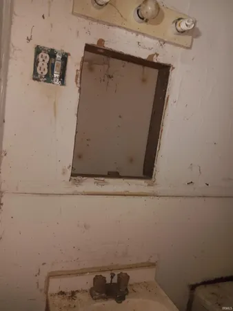 $59,000 | 407 North Ledgerwood Street, Carlisle, IN 47838