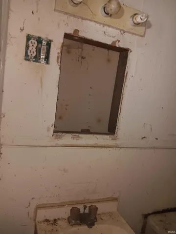 $59,000 | 407 North Ledgerwood Street, Carlisle, IN 47838