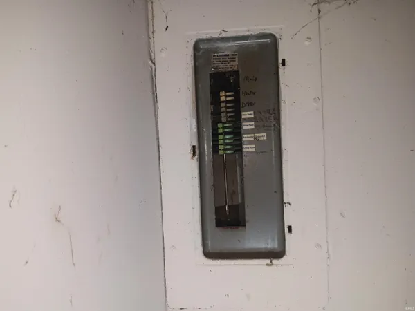 $59,000 | 407 North Ledgerwood Street, Carlisle, IN 47838