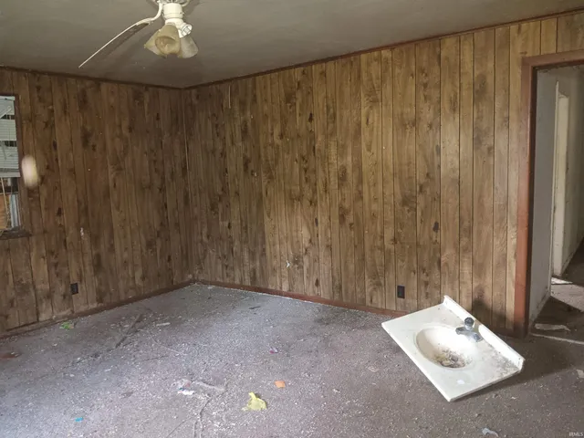 $59,000 | 407 North Ledgerwood Street, Carlisle, IN 47838