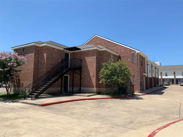 a street sign on the side of building