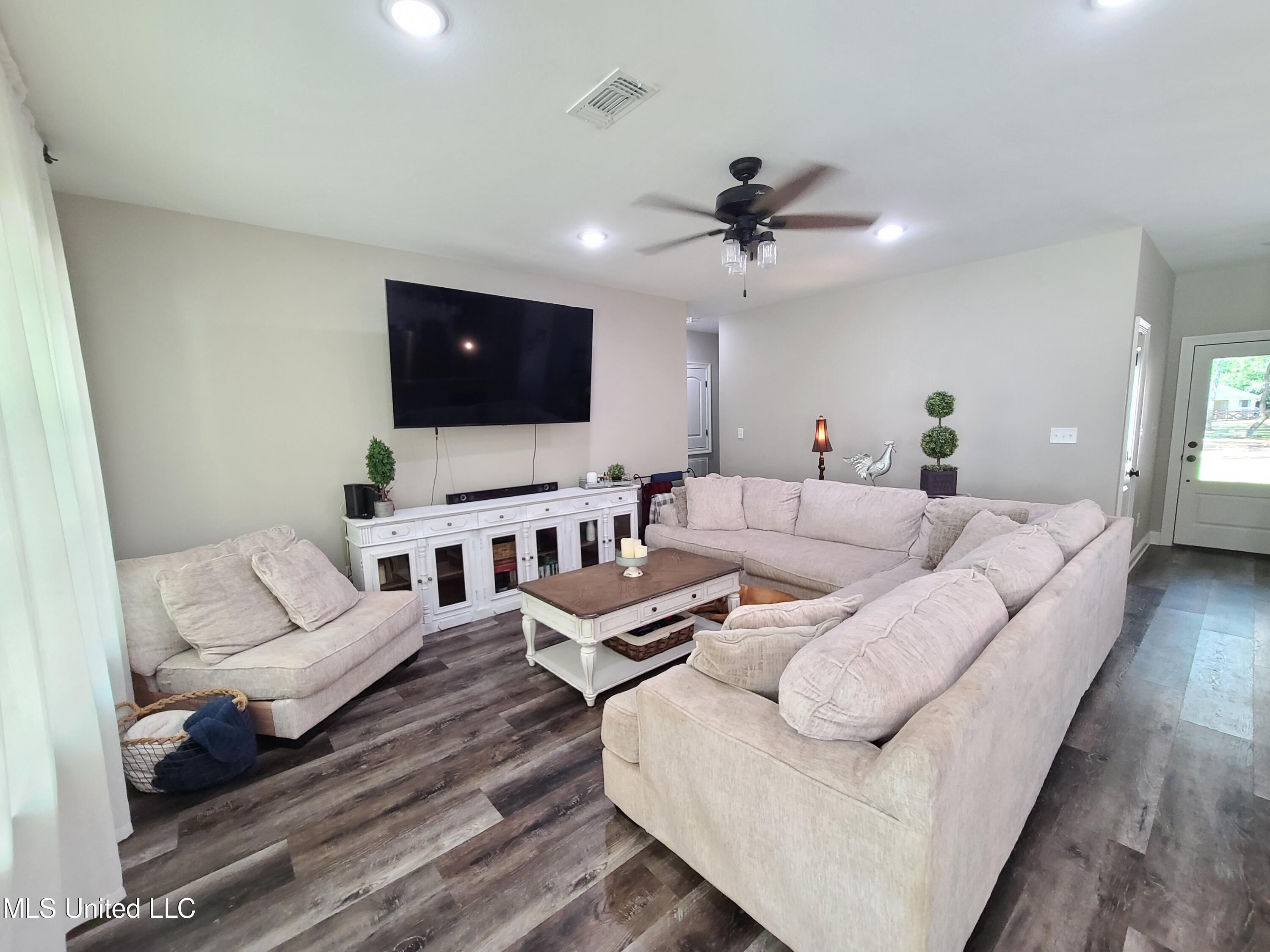 33 West M Stewart Road Carriere, MS 39426 - Photo 3 of 21 3