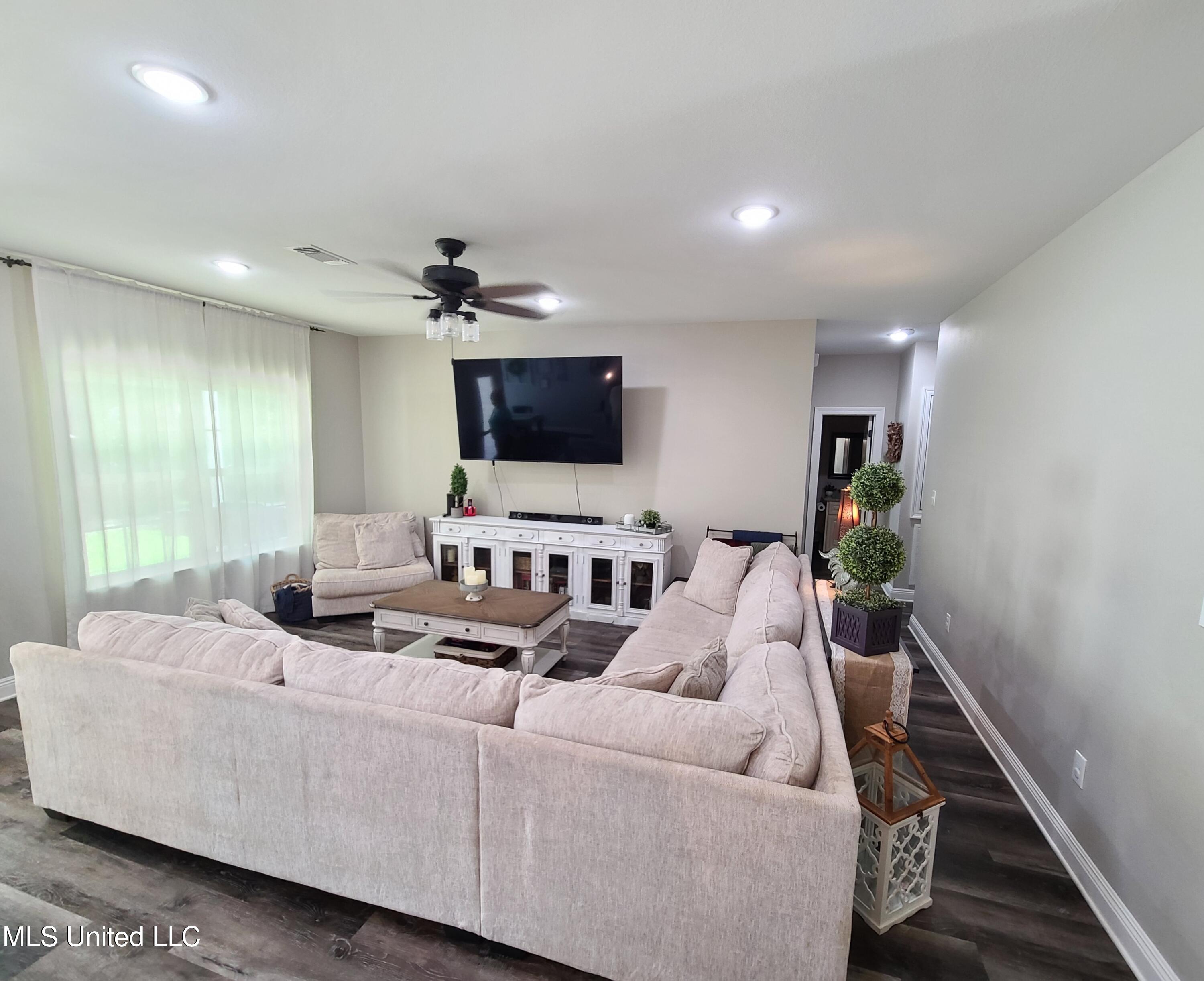 33 West M Stewart Road Carriere, MS 39426 - Photo 4 of 21 4