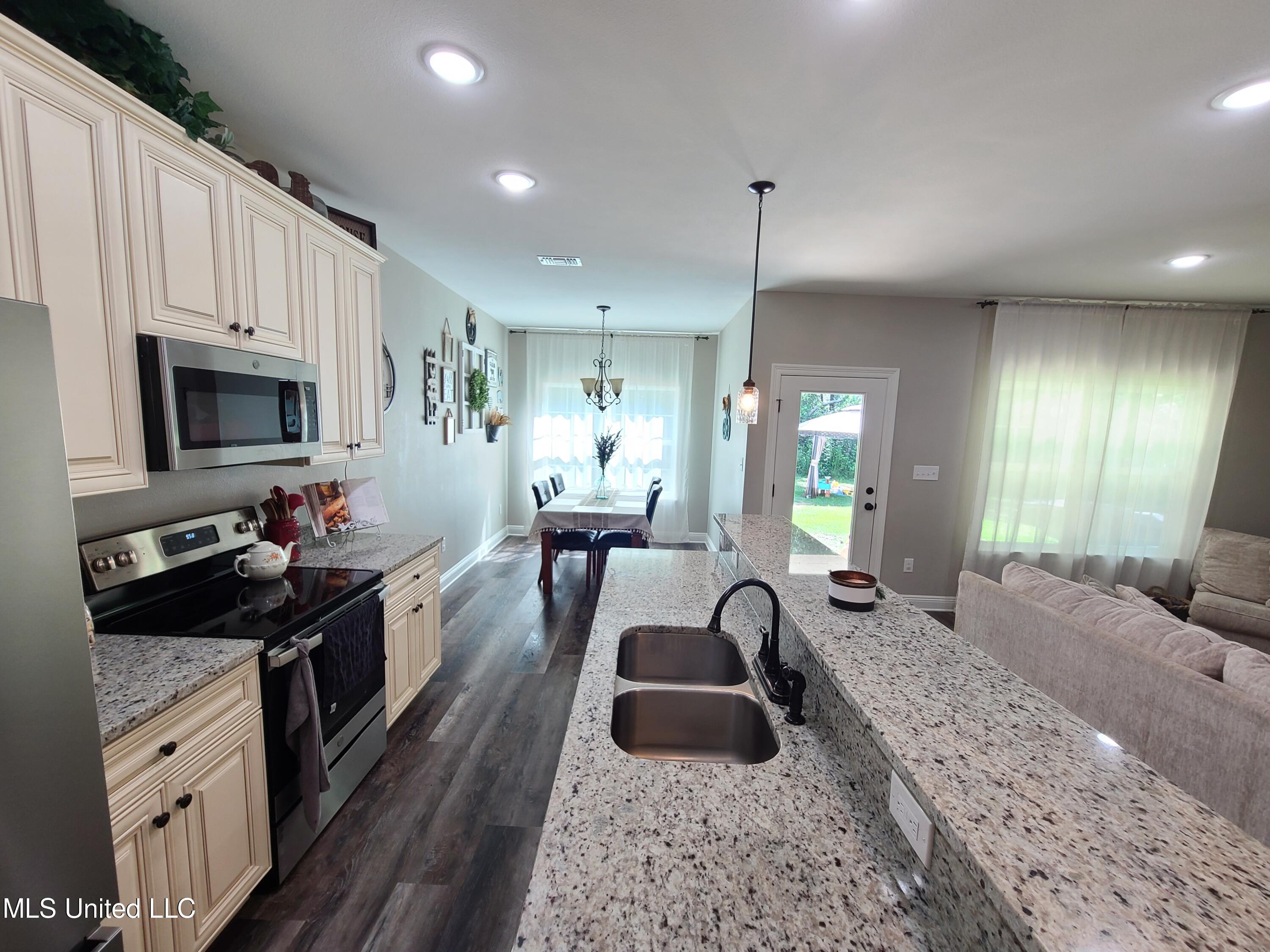 33 West M Stewart Road Carriere, MS 39426 - Photo 7 of 21 7