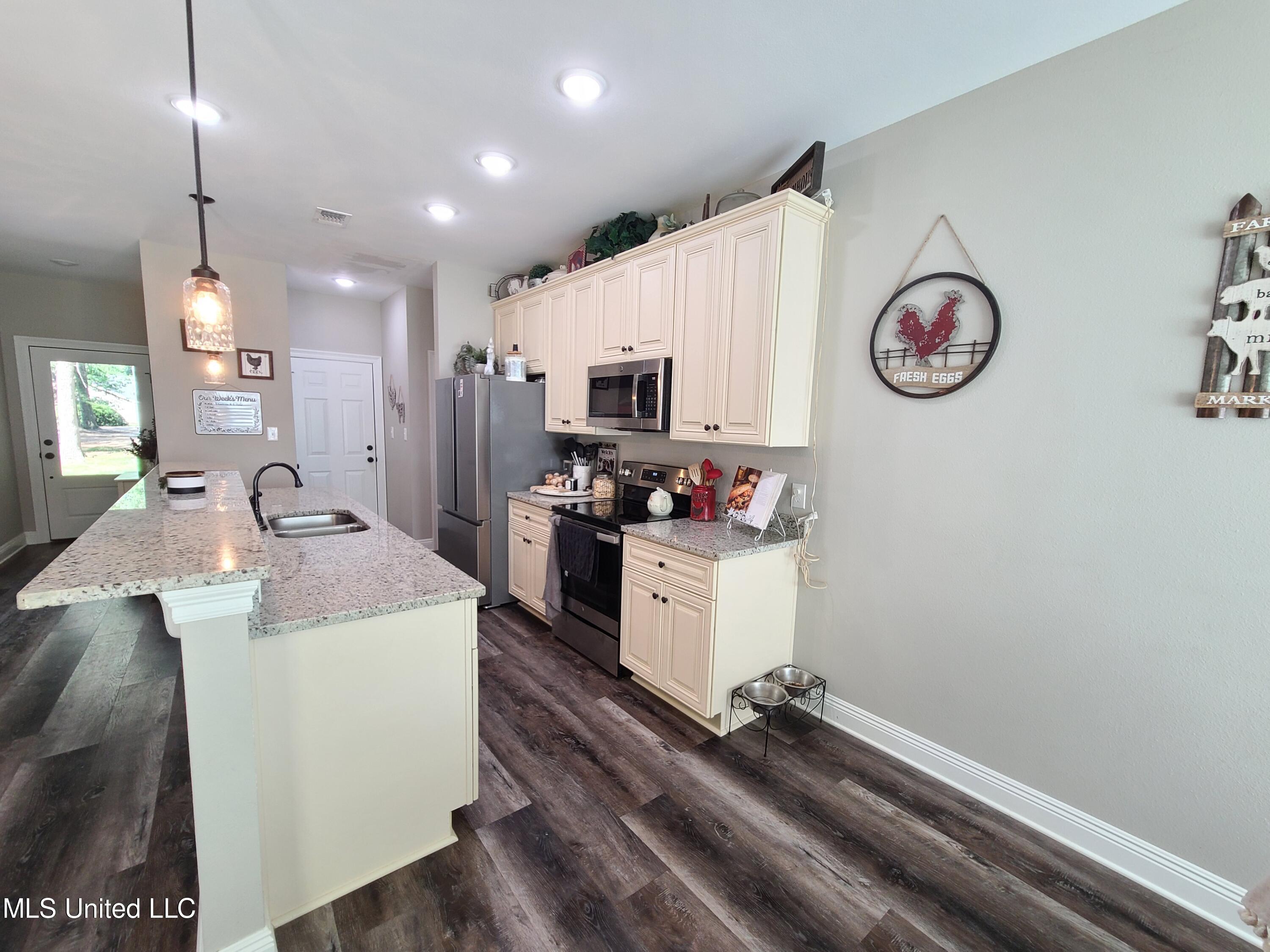 33 West M Stewart Road Carriere, MS 39426 - Photo 8 of 21 8