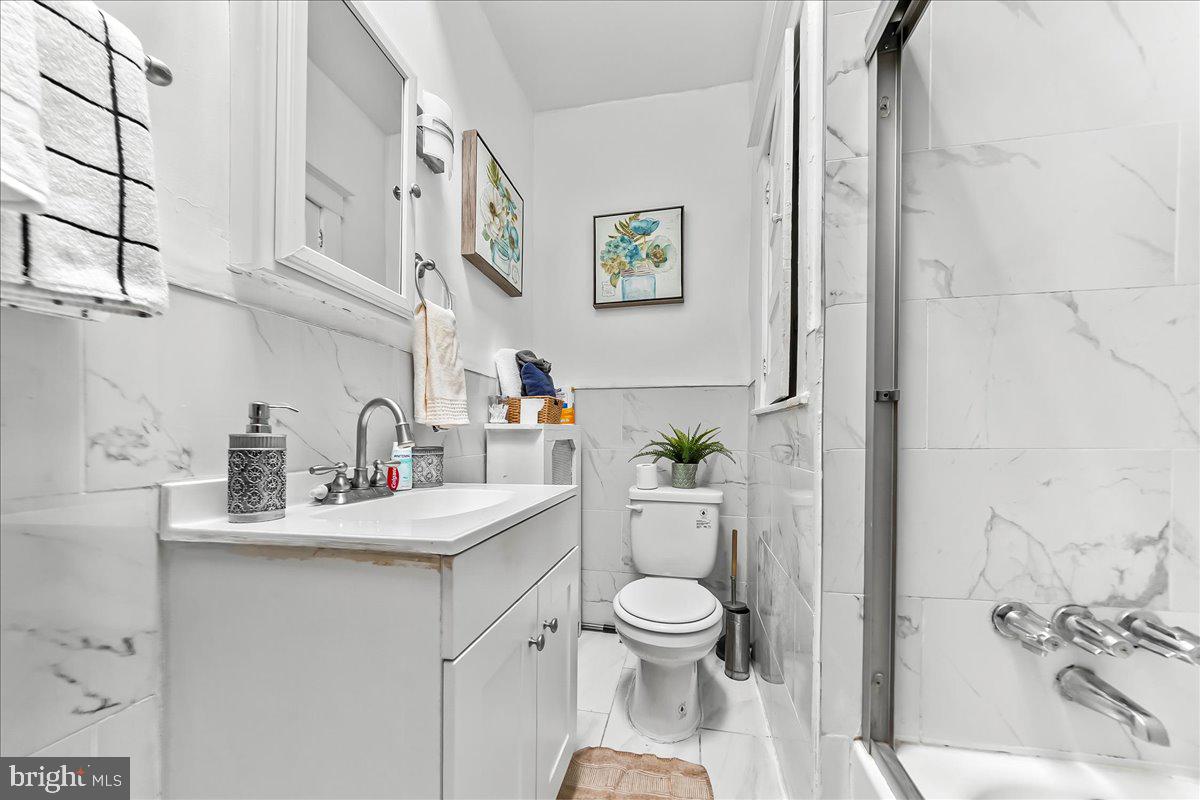 5348 West Berks Street Philadelphia, PA 19131 - Photo 14 of 18 a bathroom with a sink toilet and shower