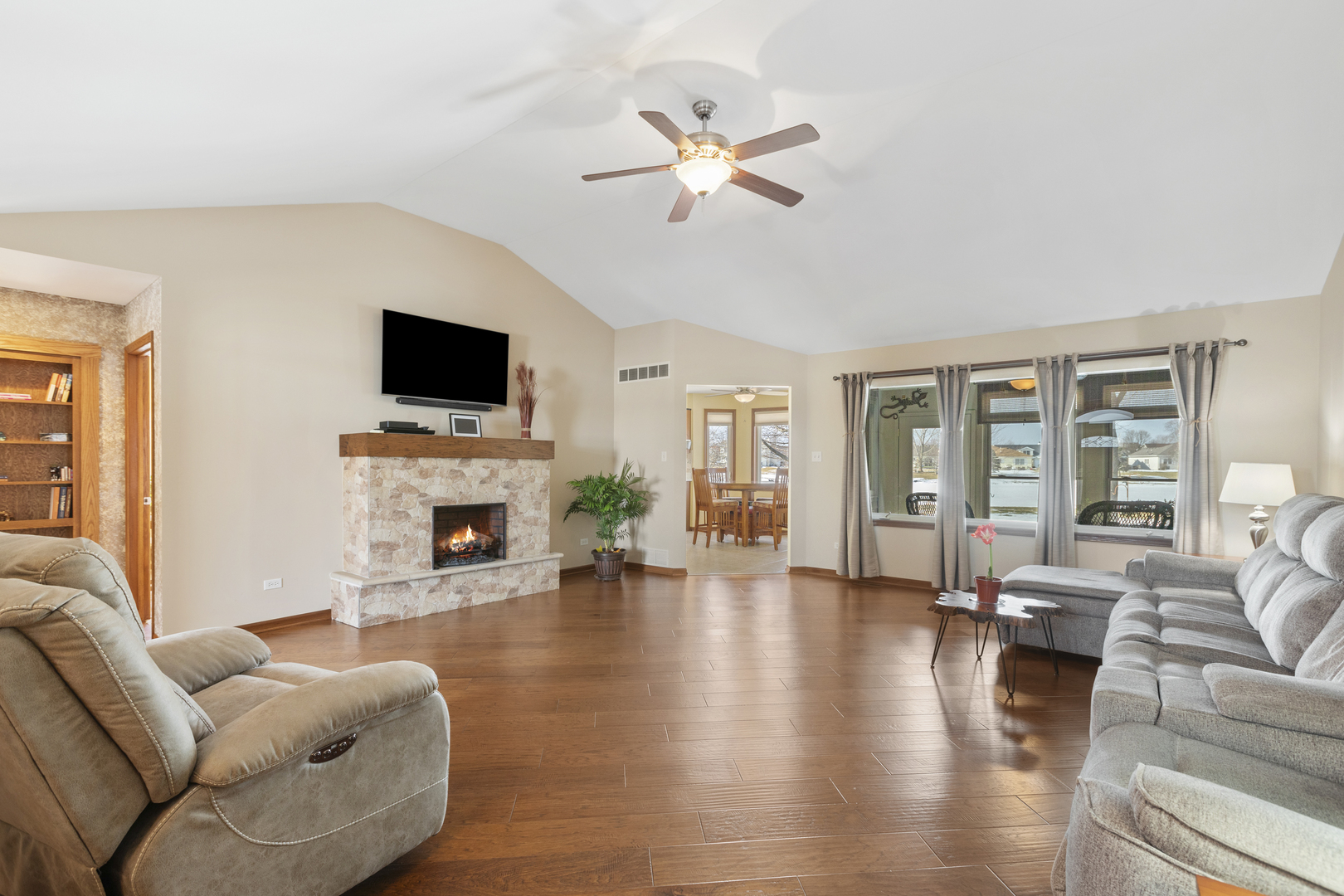 1401 Rolling Pass Beecher, IL 60401 - Photo 3 of 29