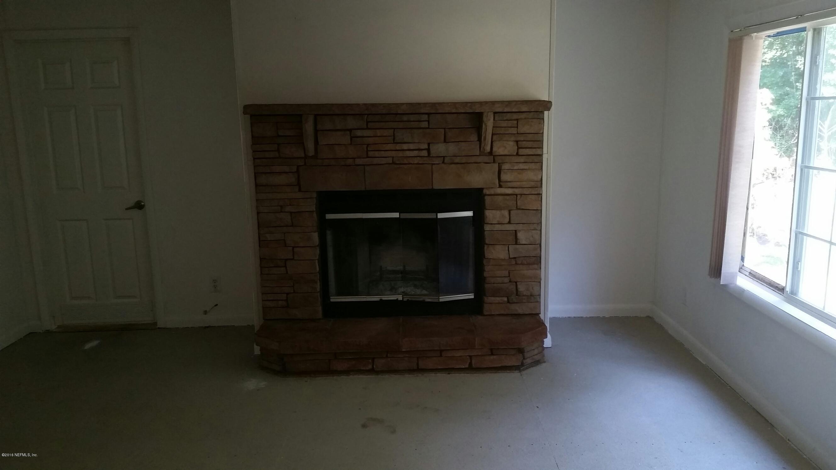 143 Georgetown Point Road Georgetown, FL 32139 - Photo 5 of 12 Fireplace