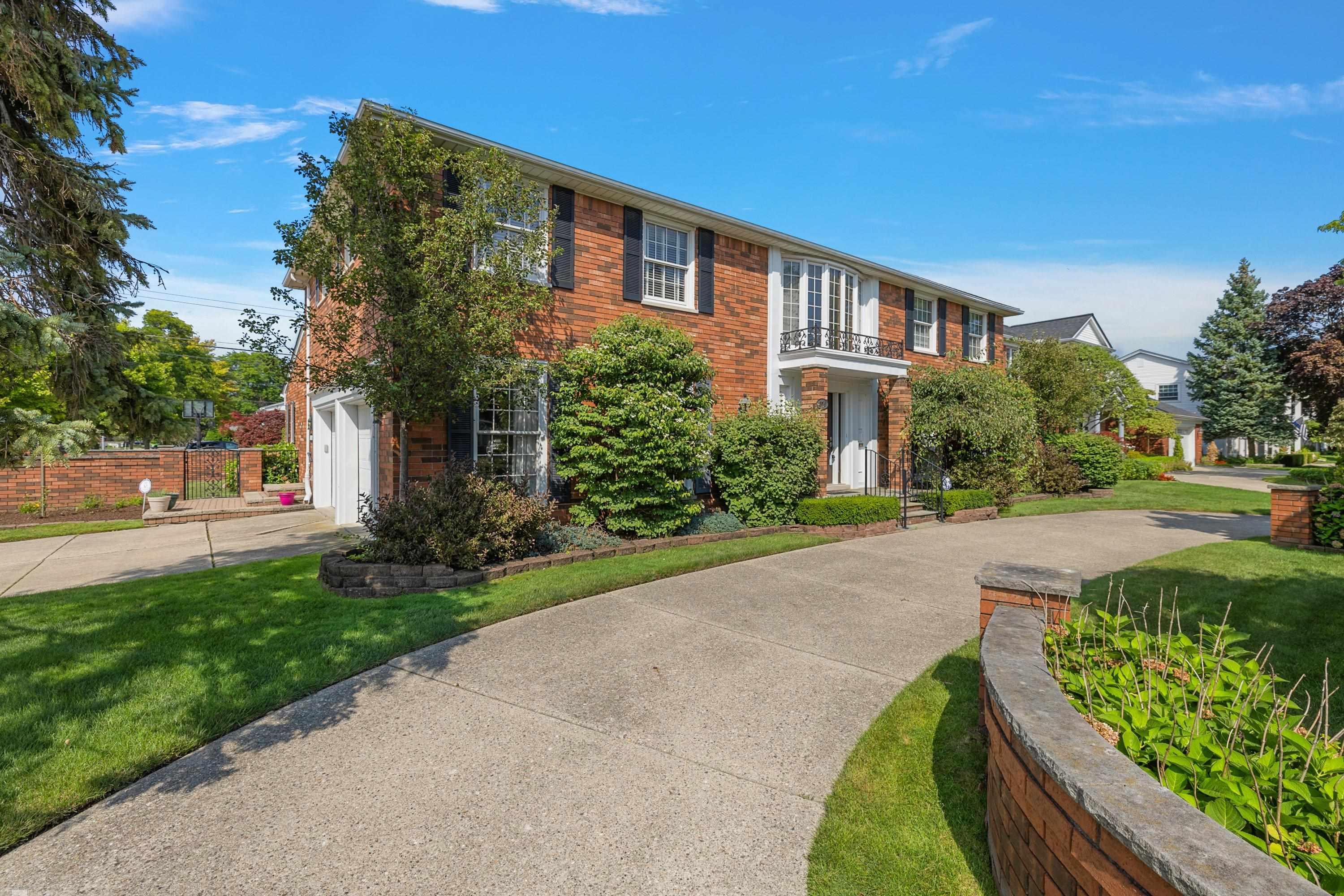 656 Canterbury Road Grosse Pointe Woods, MI 48236 - Photo 4 of 77
