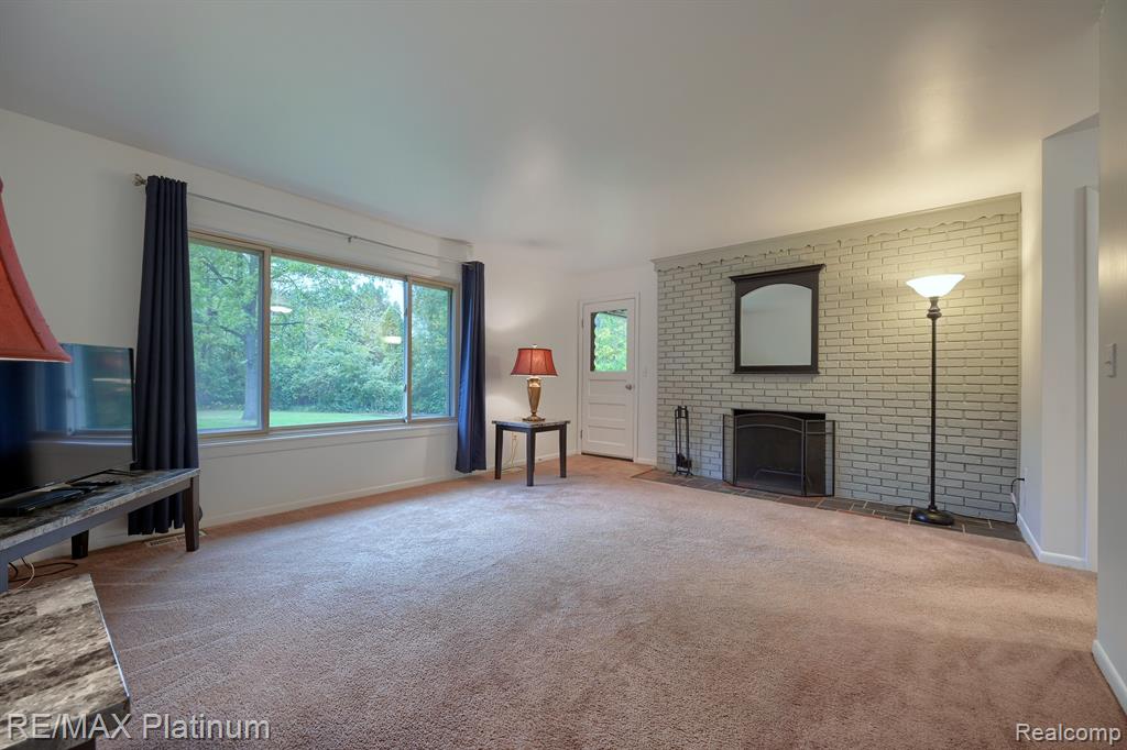 11442 Silver Lake Road Byron, MI 48418 - Photo 5 of 25