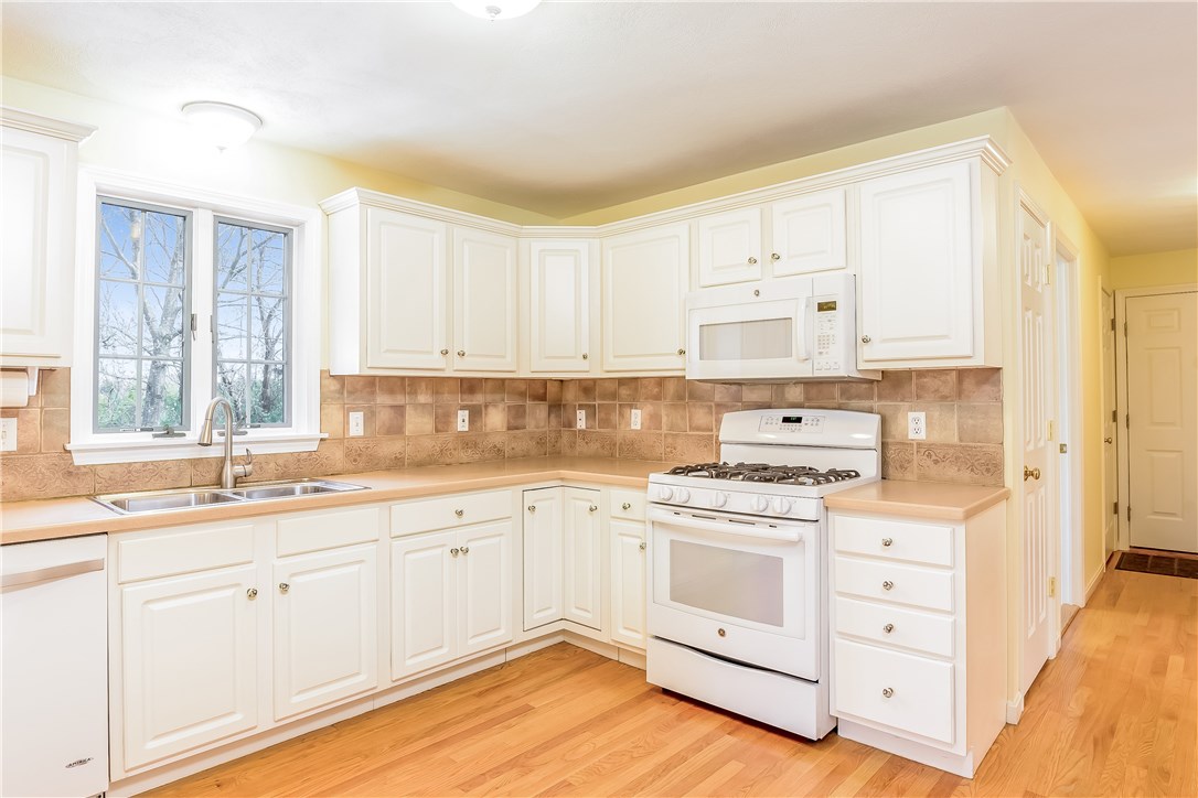 185 Wickham Road North Kingstown, RI 02852 - Photo 12 of 38