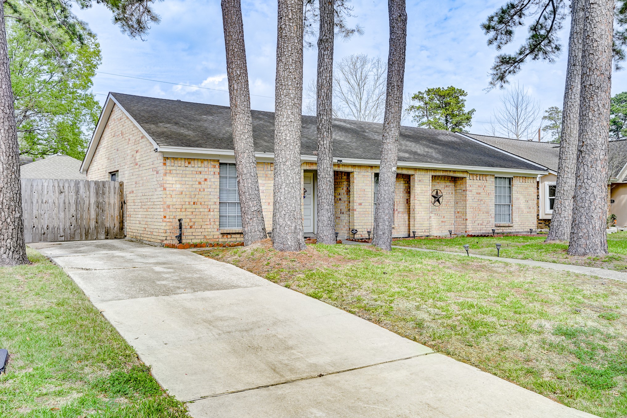 2507 Whispering Springs Drive Spring, TX 77373 - Photo 3 of 44
