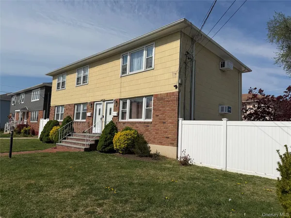 $3,200 | 75 Farnum Boulevard, Franklin Square, NY 11010