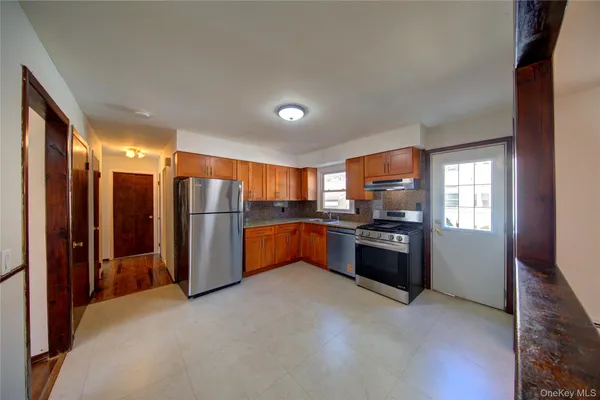$3,200 | 75 Farnum Boulevard, Franklin Square, NY 11010