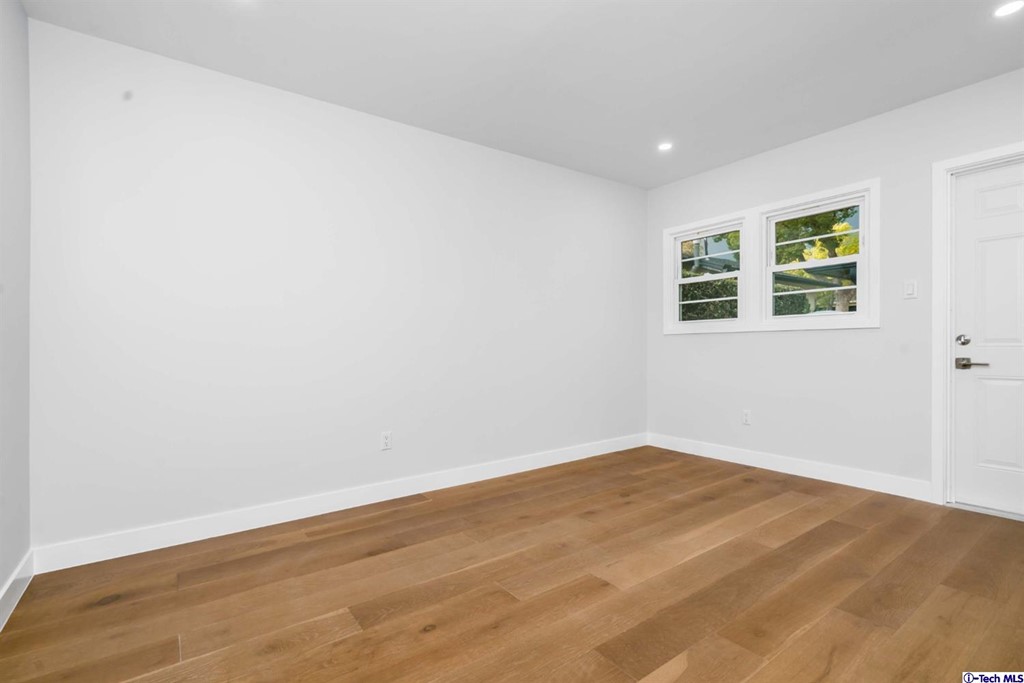 3840 Mayfair Drive Pasadena, CA 91107 - Photo 30 of 43 an empty room with a window
