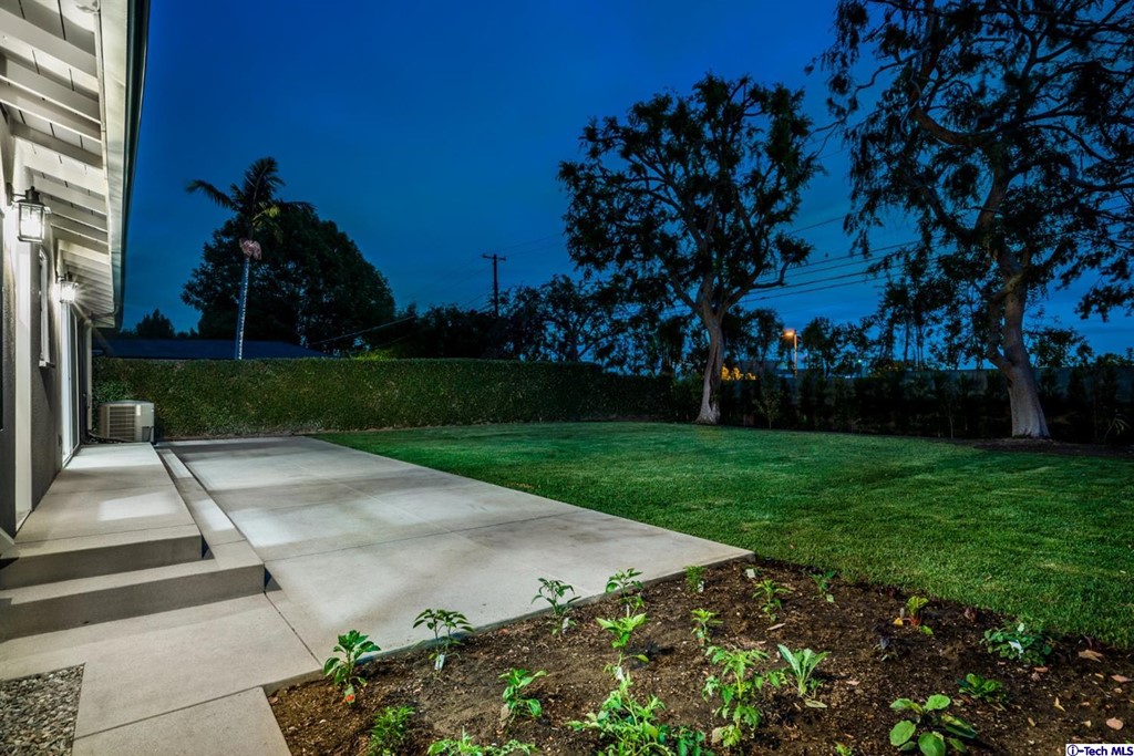 3840 Mayfair Drive Pasadena, CA 91107 - Photo 40 of 43 a view of a yard and entertaining space