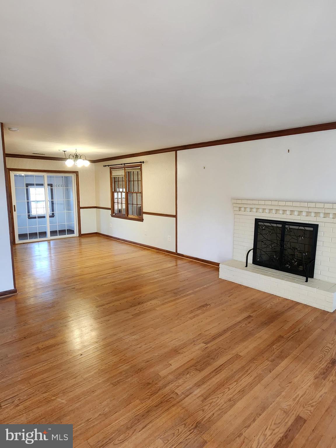 9839 Lees Mill Road Warrenton, VA 20186 - Photo 2 of 16 Living Room/Dining Room