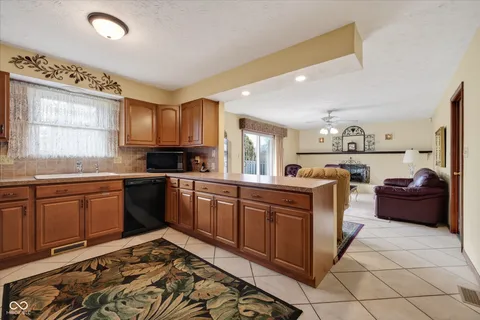 $285,000 | 680 Colonial Way, Greenwood, IN 46142