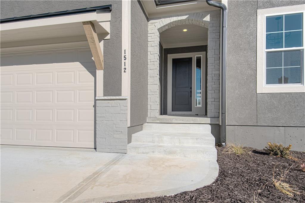 1512 Southwest Arborpark Terrace Lee's Summit, MO 64082 - Photo 2 of 50