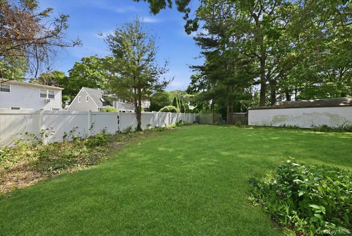 7 Surrey Road Massapequa, NY 11758 - Photo 25 of 31